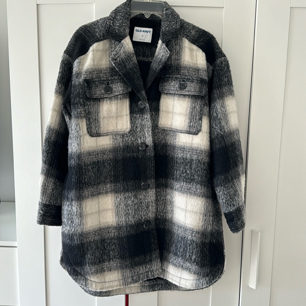 NWT Old Navy blanket coat black and cream